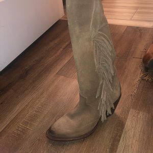 Kacey Musgraves  Lucchese boots